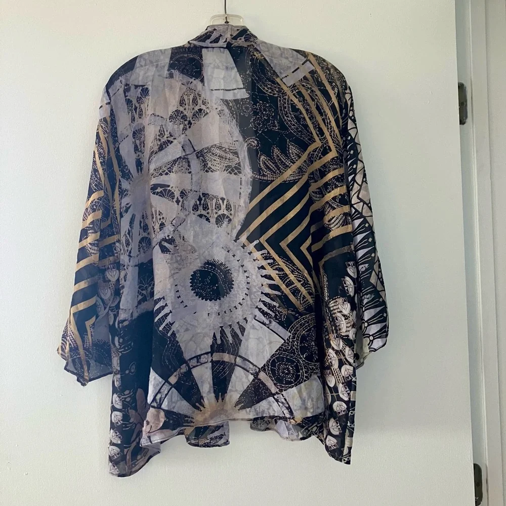 Citron Pure Silk Black and Gold Patterned Kimono Jacket - Picture 2 of 6